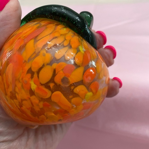 VTG MURANO-STYLE ART GLASS PEACH WITH A GREEN LEAF Paper weight - Picture 7 of 13